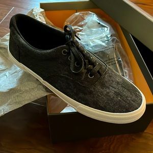 NWT - Men’s Casual Sneakers, 9.5